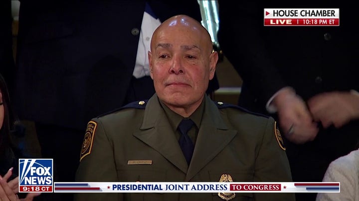 Trump praises U.S. Border Patrol agent Roberto Ortiz