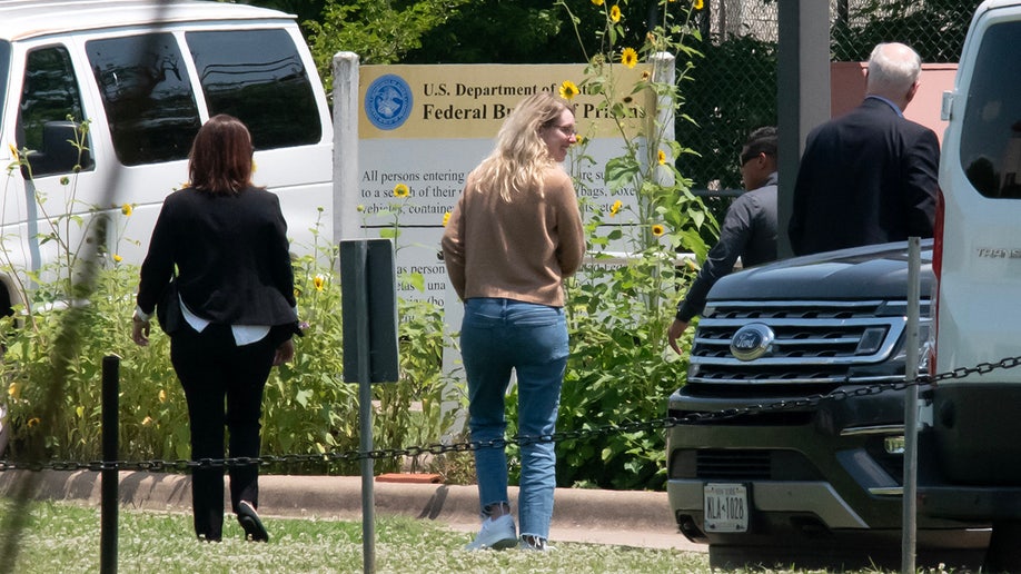 Elizabeth Holmes arrives at prison in Texas