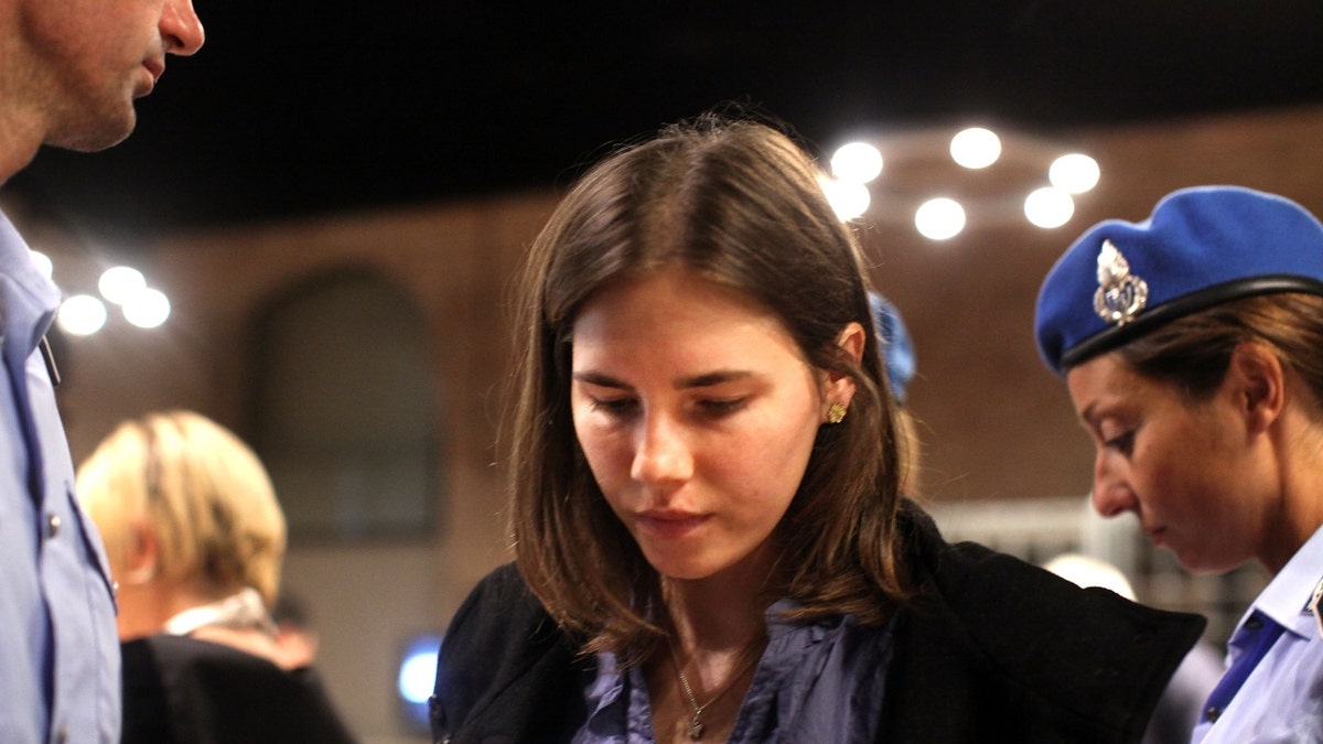 Amanda Knox with Italian police