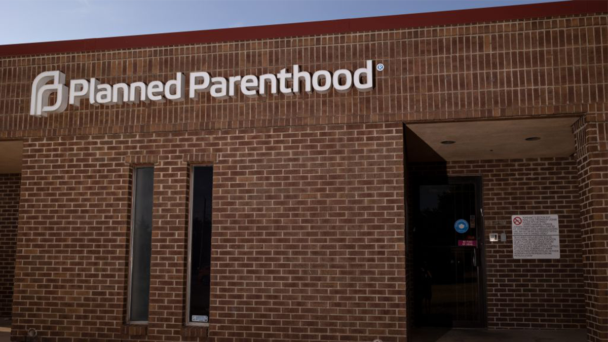 sign on building reads Planned Parenthood