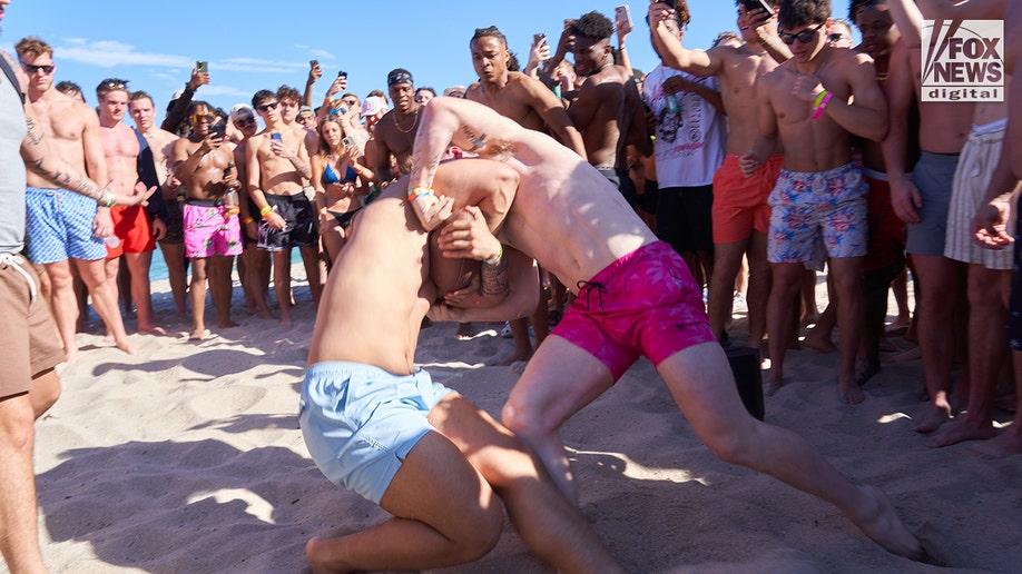 College men wrestle on spring break in Florida