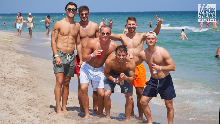 College men wrestle on spring break in Florida