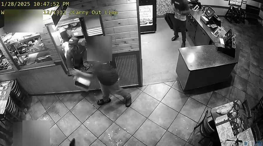 Florida Wingstop manager hits customers with ranch, hot grease during argument: video