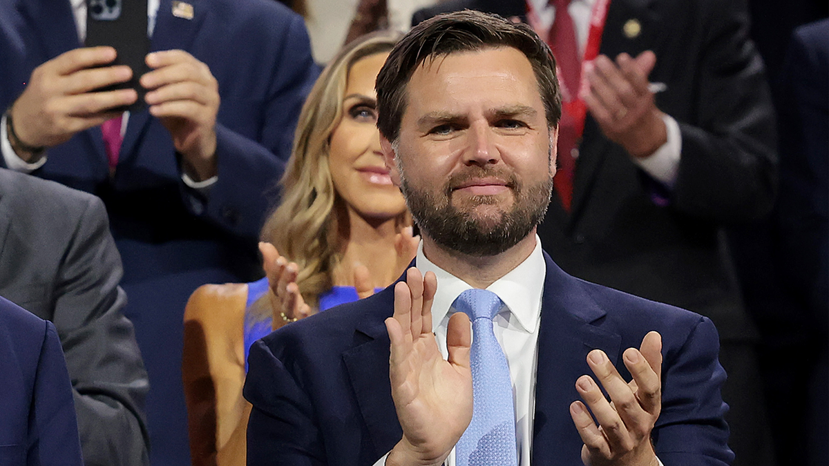 JD Vance clapping