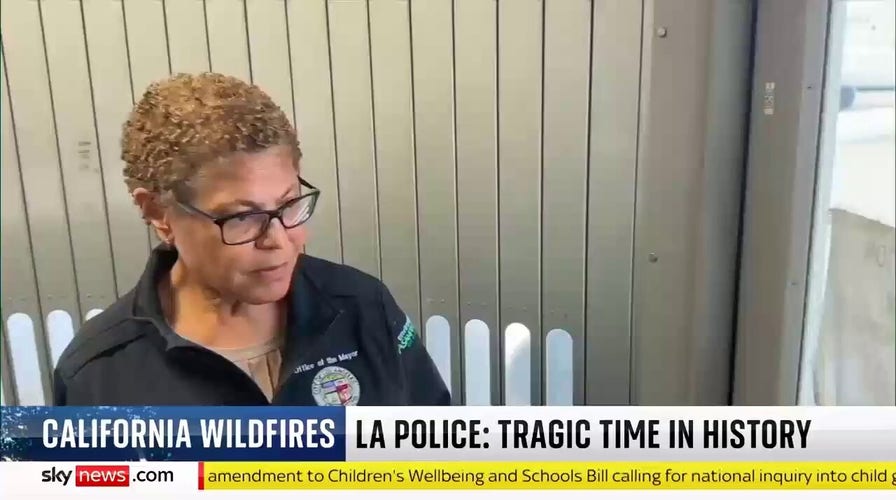 Los Angeles Mayor Karen Bass dodges questions about raging wildfires