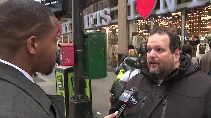 NYPD searching for suspect who lit man on fire in Times Square