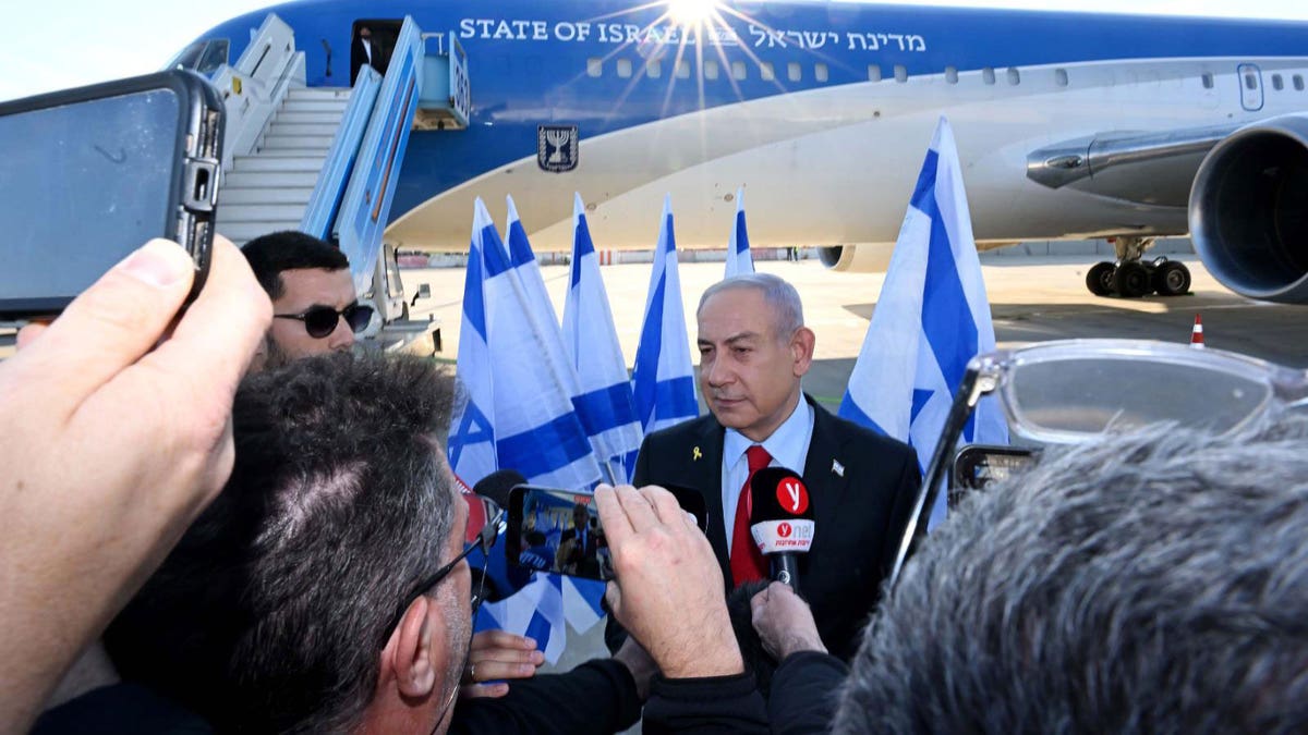 Netanyahu leaves for DC