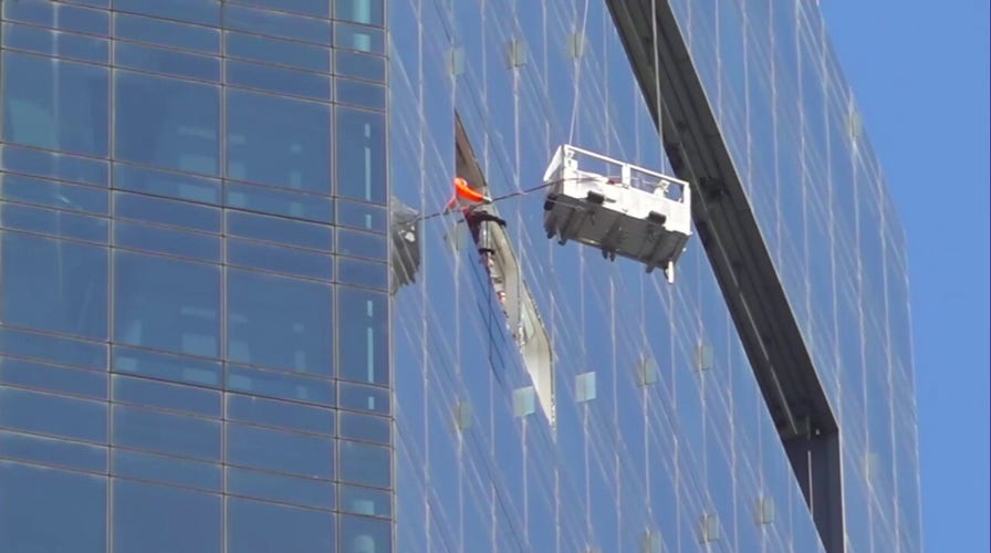 Window washers at a New York City skyscraper go for a wild ride