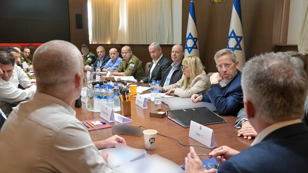 Netanyahu and cabinet