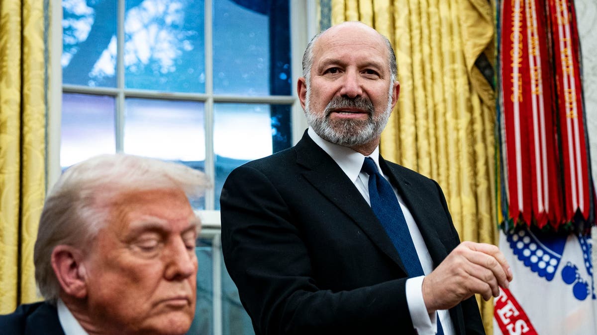 Howard Lutnick, chief executive officer of Cantor Fitzgerald LP and US commerce secretary nominee for US President Donald Trump, right, and President Donald Trump during an executive order signing in the Oval Office. (Getty)