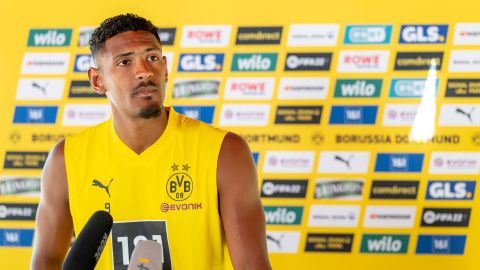 Sébastien Haller felt unwell during a training camp before undergoing medical examinations. 