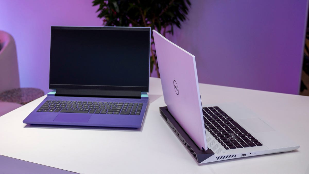 The G15 in purple and G15 in white on a white table.