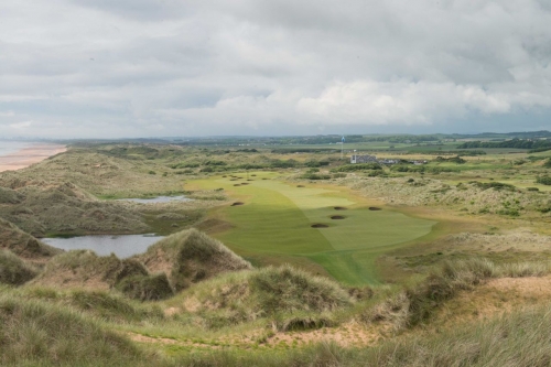 strongTrump International: /strongTrump's Aberdeen venture features two out-and-back loops of nine holes in an authentic natural setting. The modest clubhouse at its heart offers several dining options, including the award-winning MacLeod House Restaurant, and a whiskey bar.