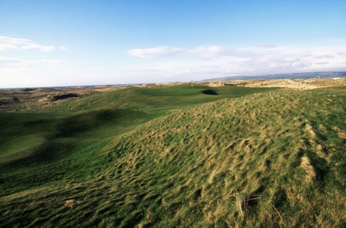 strongMachrihanish: /strongFor golf off the beaten track, this historic club in the village of Machrihanish lies on the long finger of the Kintyre peninsula on Scotland's west coast pointing towards Northern Ireland. Machrihanish, with a famous opening shot over the sea, is another links in classic Scottish tradition, with undulating fairways, firm turf, pot bunkers, gorse, wind and vast views towards the islands of Islay, Jura and Gigha. 