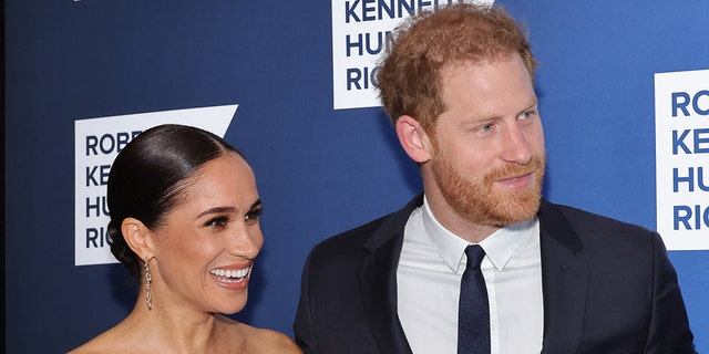 Royal insider says Meghan Markle is a great actress because she was able to convince Prince Harry of so much.