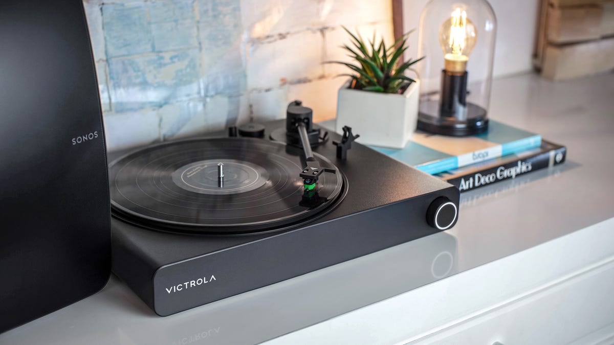 Onyx turntable sitting on a dresser