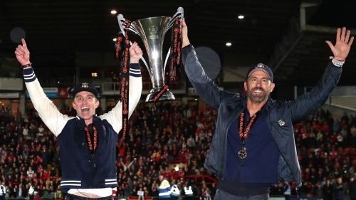 McElhenney and Reynolds celebrate with the National League trophy.