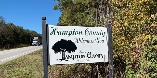 A Hampon County sign in a field