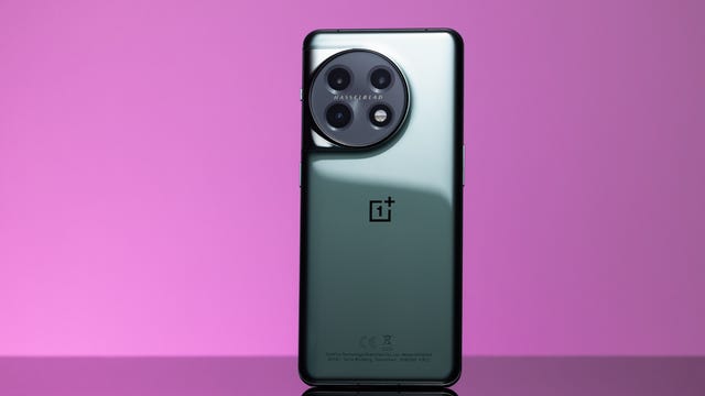 oneplus-11-review-cnet-lanxon-promo-17