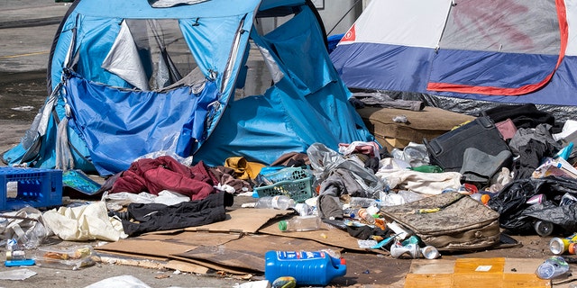 LA homeless tent and debris