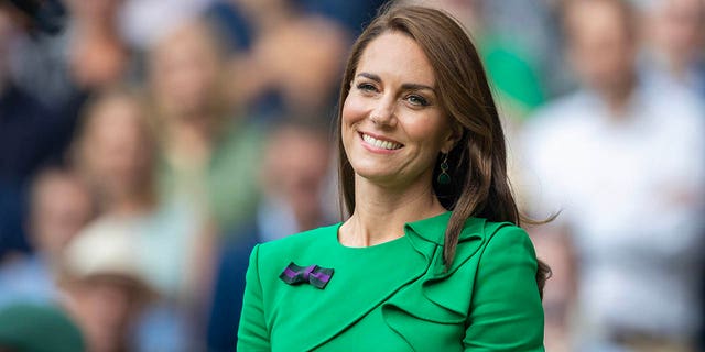 kate middleton smiling at wimbledon