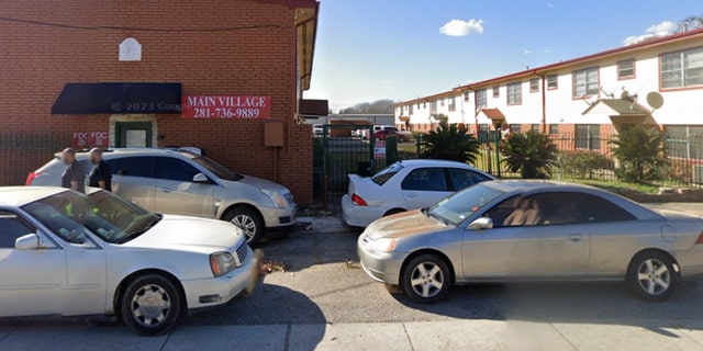 Apartment complex at 1004 Main Street in Pasadena, Texas