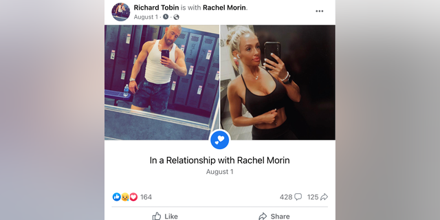 Richard Tobin and Rachel Morin taking gym selfes.