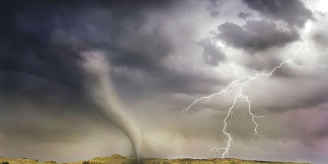 Photo of a tornado.