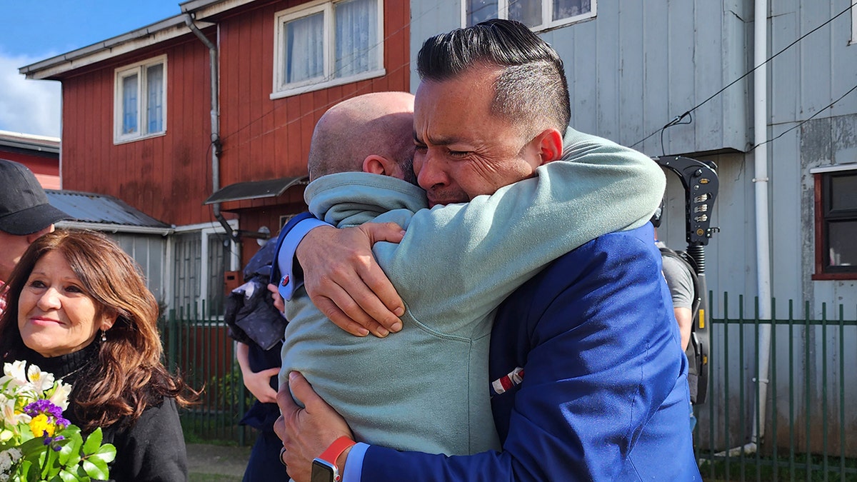 Thyden reuniting with the family members