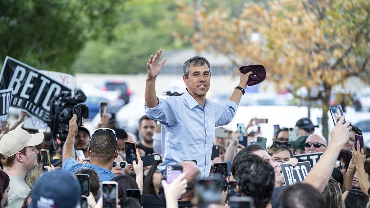 Beto O'Rourke with supporters