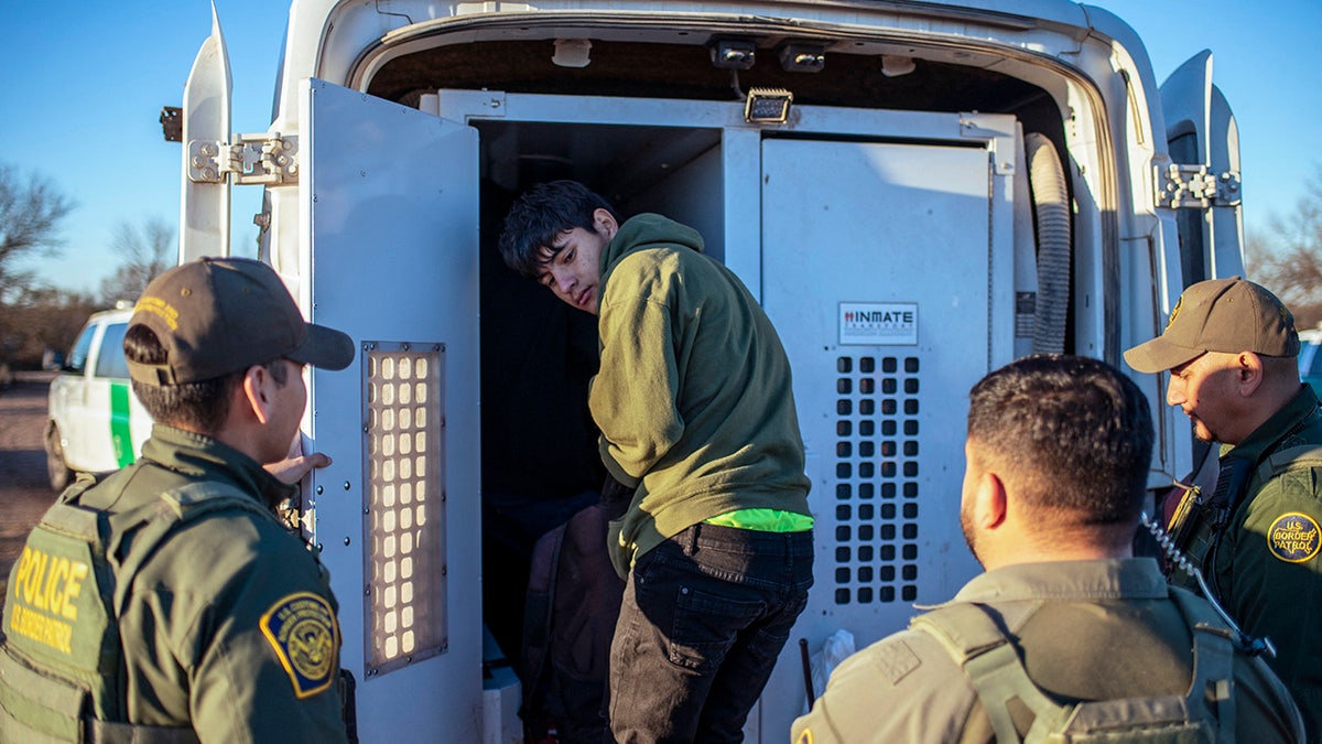 Unaccompanied minor crosses Texas border