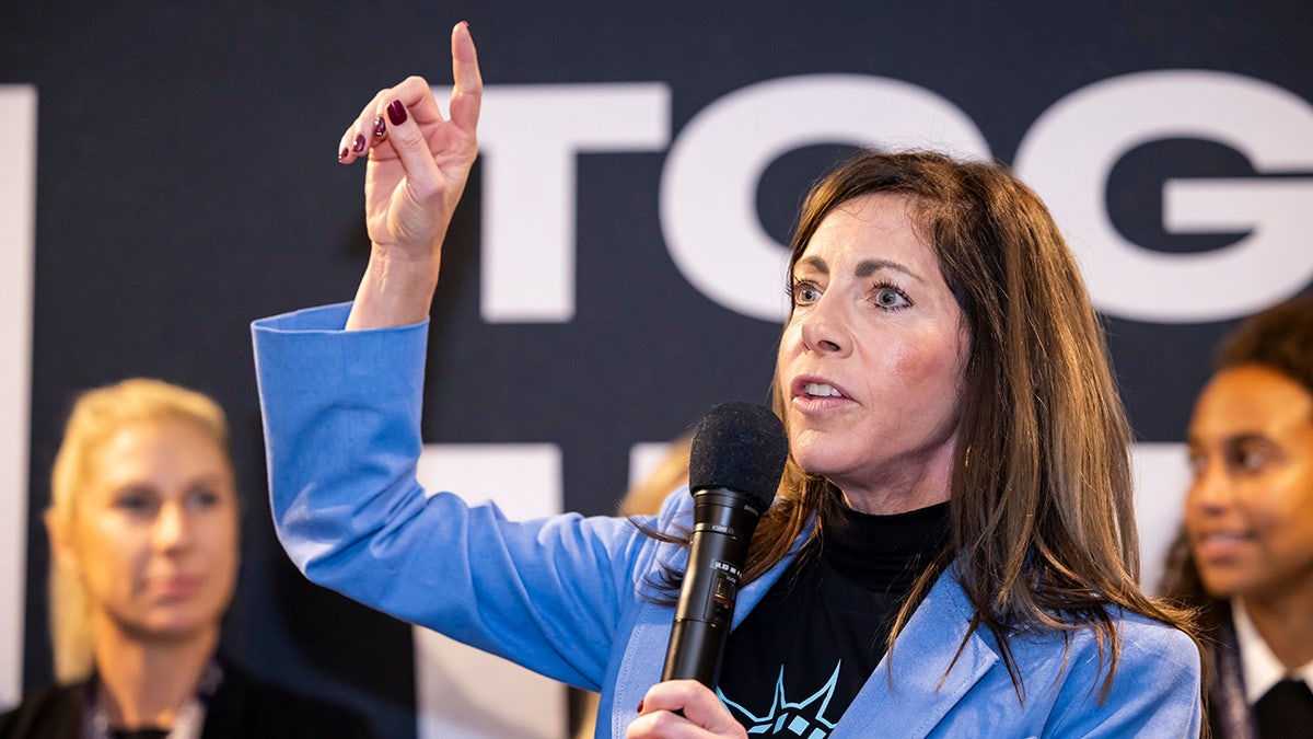 Tammy Murphy speaks to fans at the Red Bull Arena