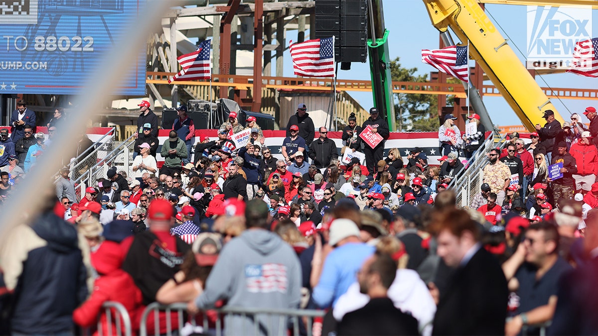 Crowds in Wildwood for Trump