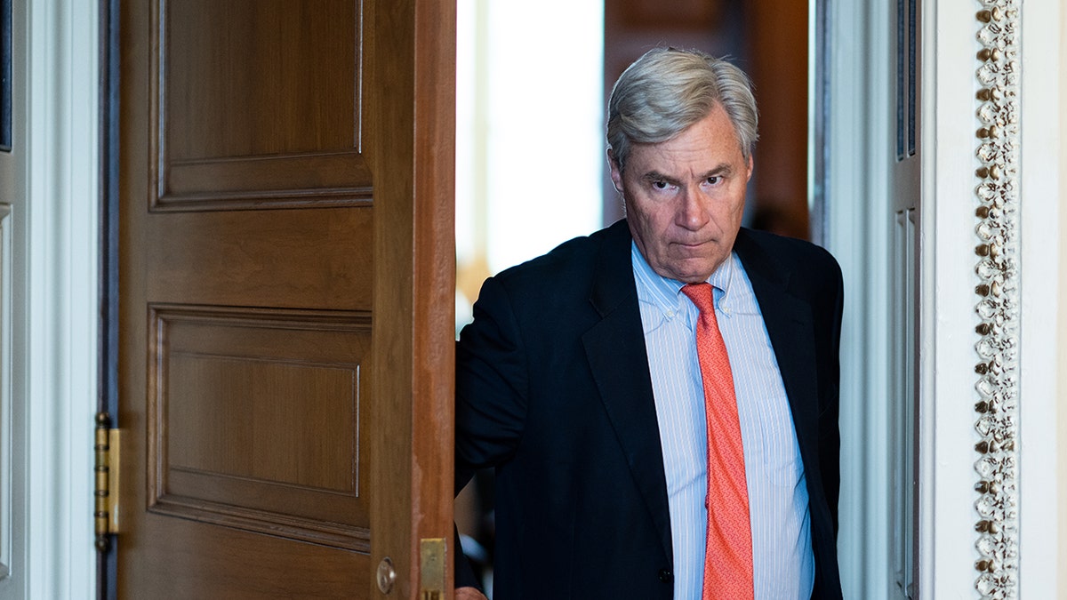 Sen. Whitehouse walking through door