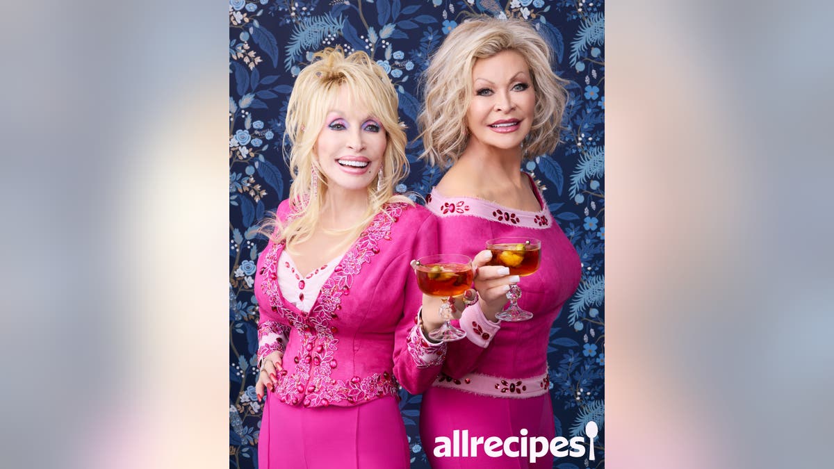 Dolly and Rachel Parton holding drinks