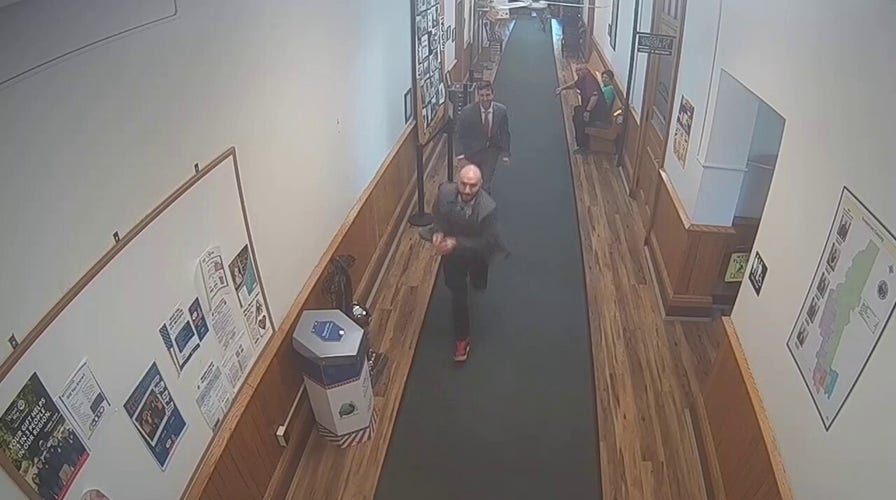 Jurors help detain Maine man attempting to flee courthouse in handcuffs