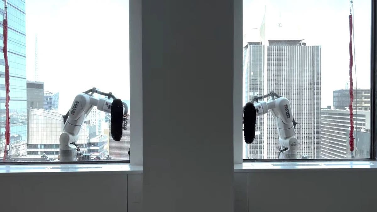 robot washing windows 4