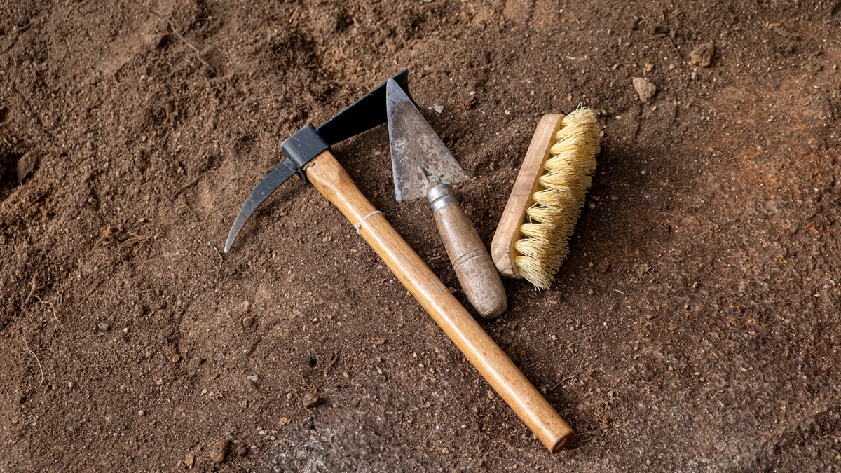 Archaeology tools 