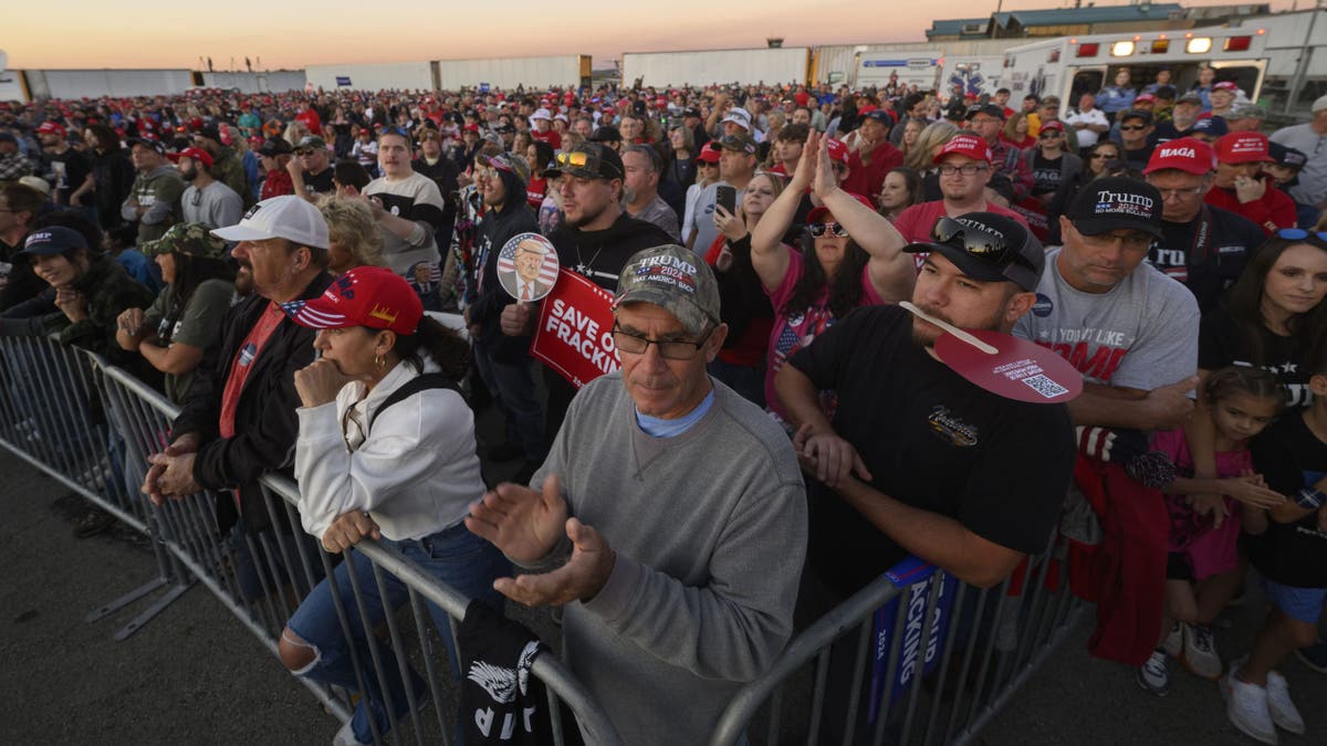 Crowd of Pennsylvania Trump supporters