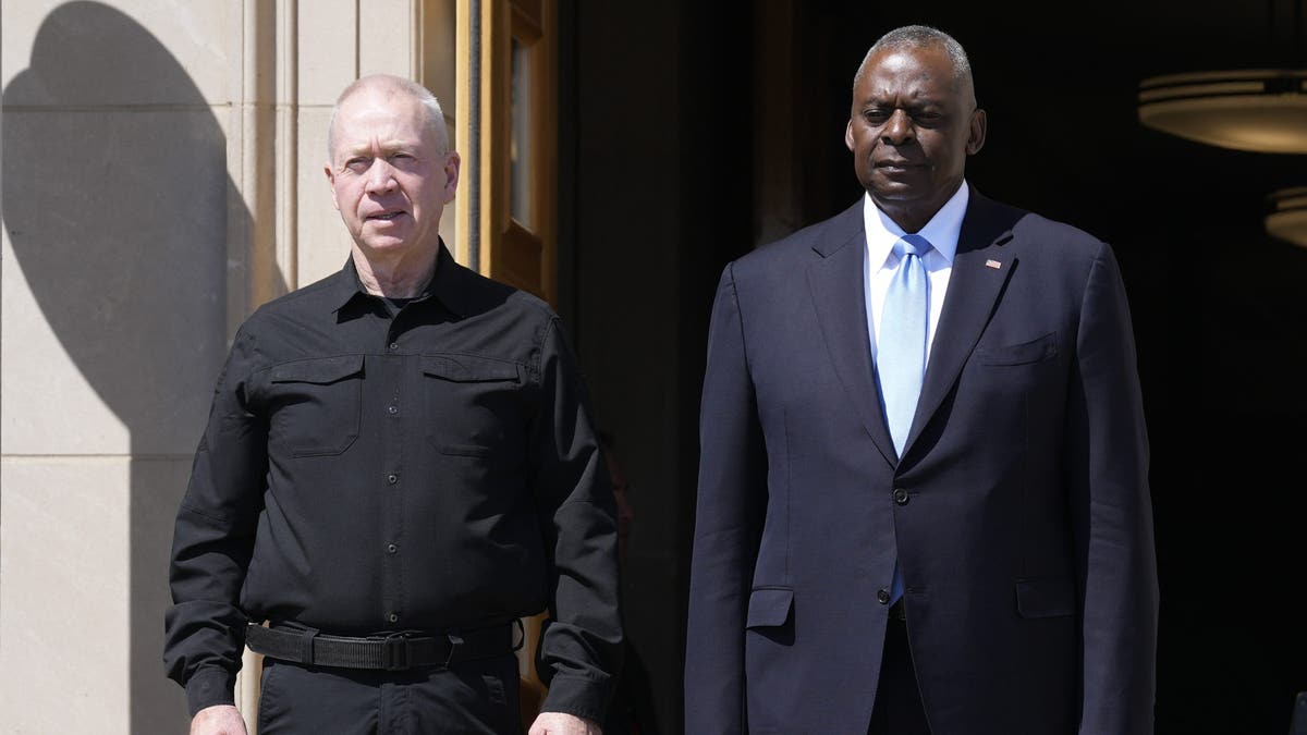 Secretary of Defense Lloyd Austin, right, with Yoav Gallant