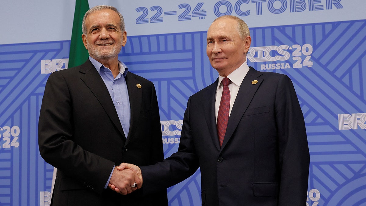 Russian President Putin with Iranian President Pezeshkian