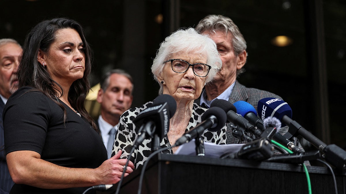 Joan Andersen VanderMolen, sister of Kitty Menendez, speaks at a press conference