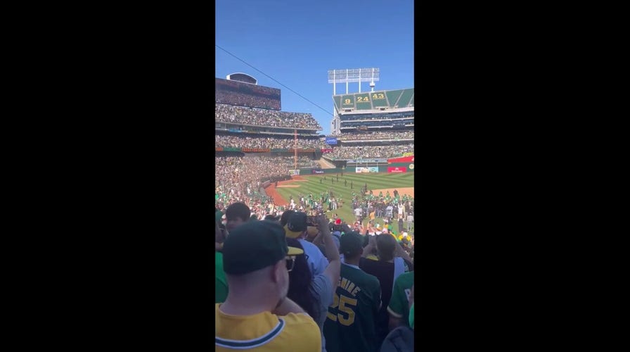 Oakland A's fans pack the ballpark one final time