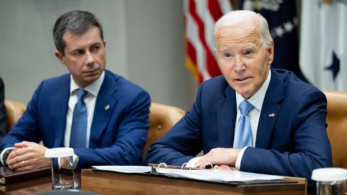 Buttigieg and Biden in Hurricane Helene meeting