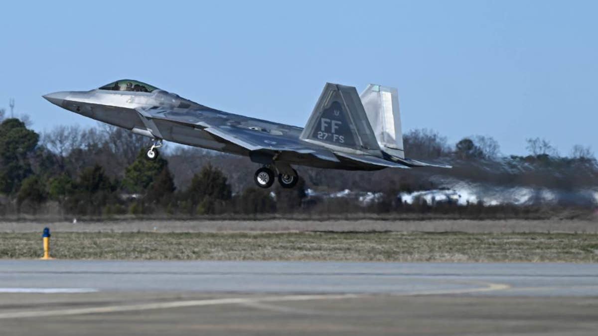 F-22 jet