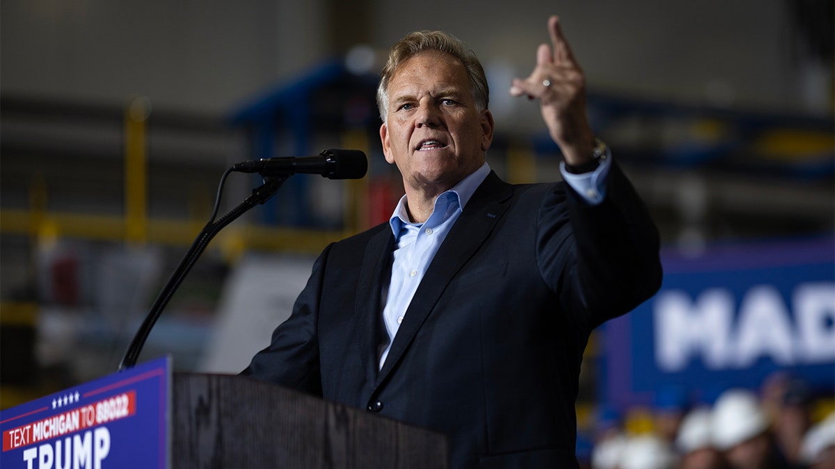 Mike Rogers speaking at Trump rally 