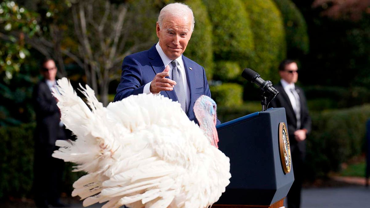 Biden next to Turkey