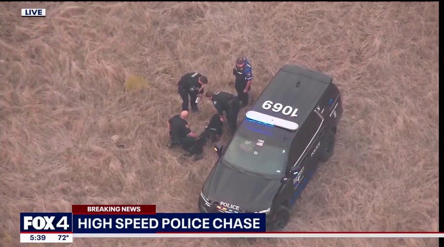 Texas police chase ends on foot after suspect flips over fence