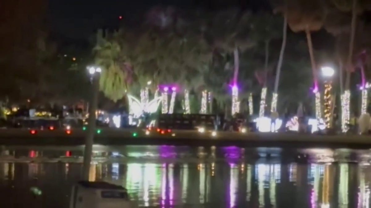 several drones crashed during an aerial show in orlando, florida (1)