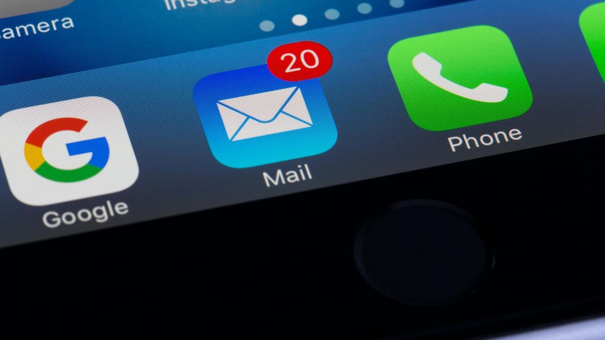 How to delete multiple emails at once on iPhone